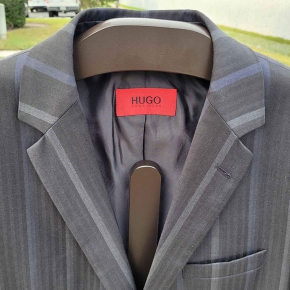 HUGO BOSS Suit 40R - Picture 2 of 3
